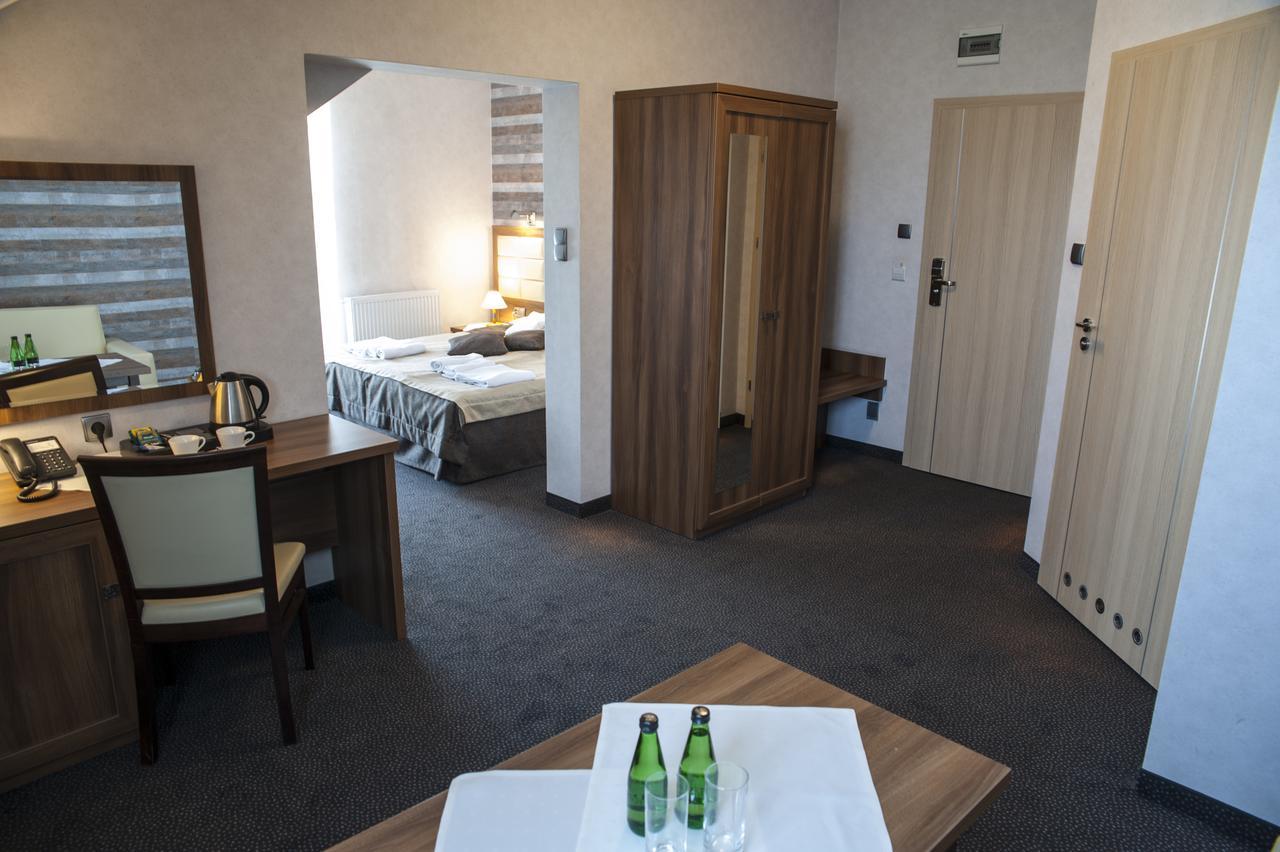 Hotel Pod Szyszkami Kozmin エクステリア 写真