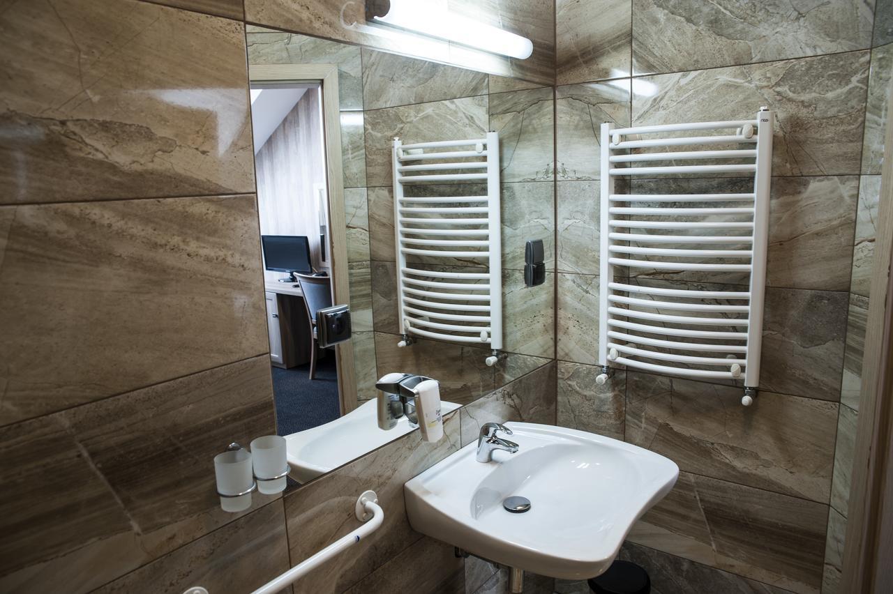 Hotel Pod Szyszkami Kozmin エクステリア 写真