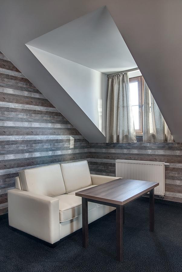 Hotel Pod Szyszkami Kozmin エクステリア 写真