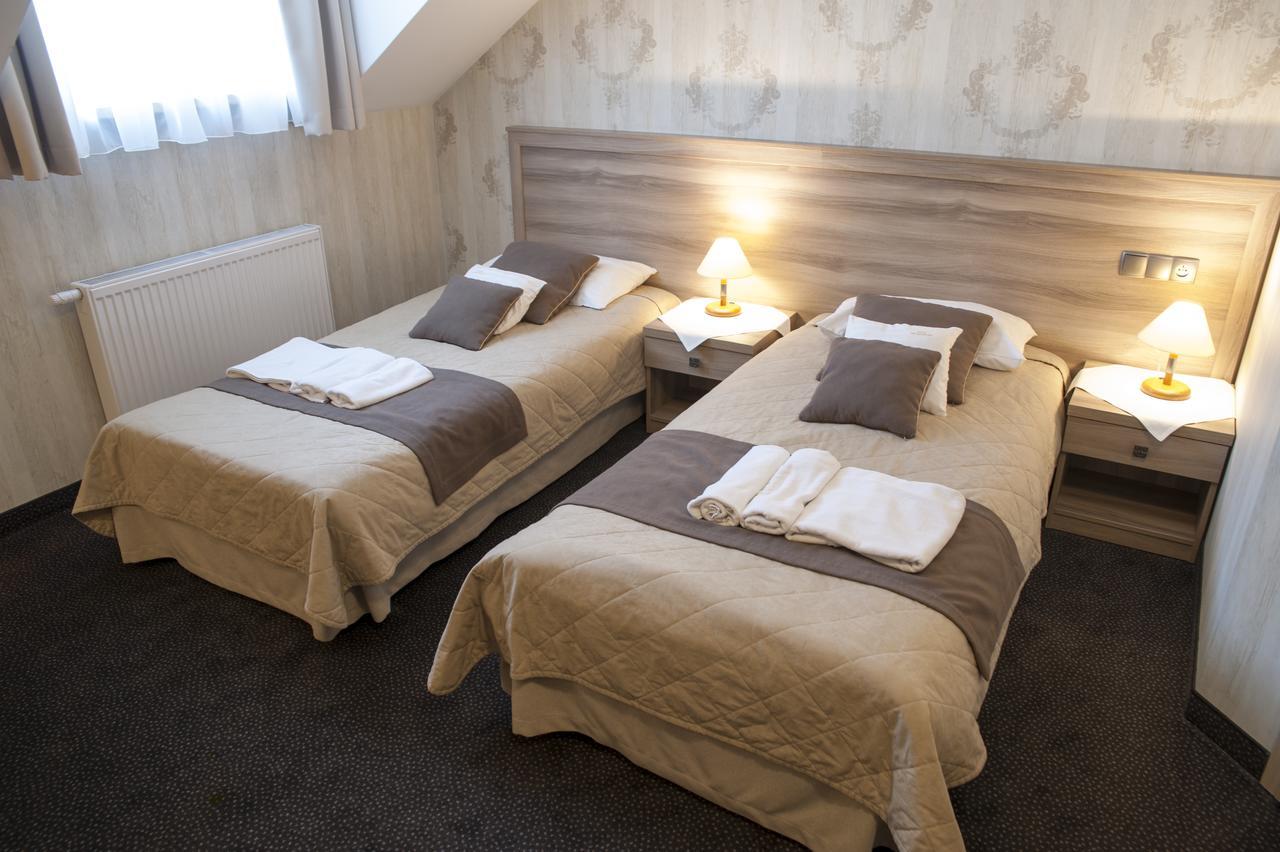 Hotel Pod Szyszkami Kozmin エクステリア 写真