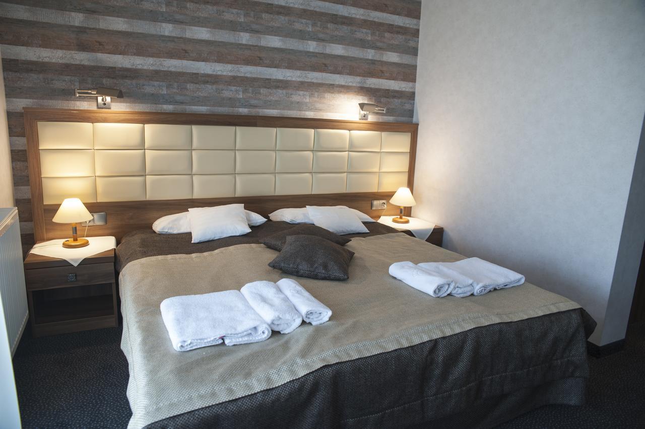 Hotel Pod Szyszkami Kozmin エクステリア 写真