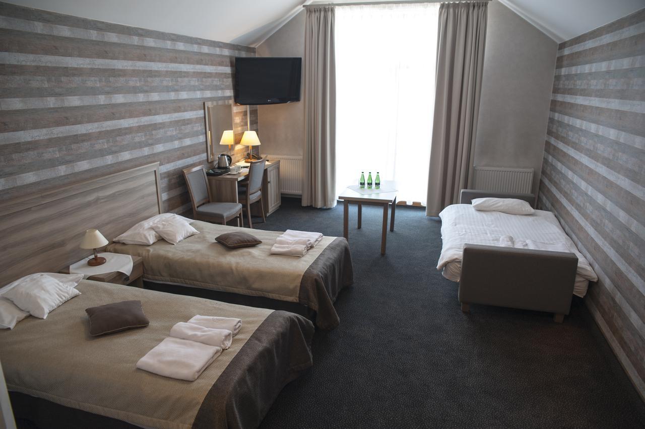 Hotel Pod Szyszkami Kozmin エクステリア 写真
