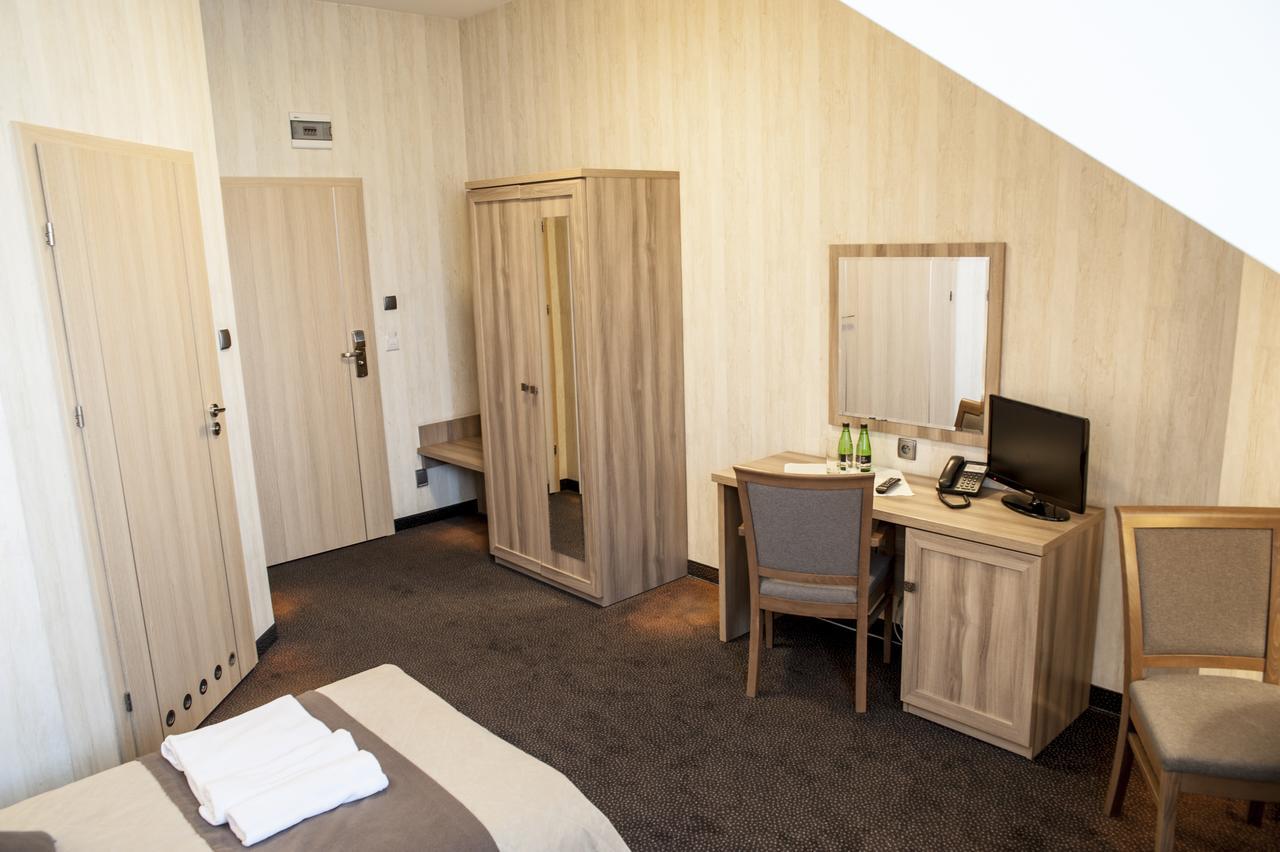 Hotel Pod Szyszkami Kozmin エクステリア 写真